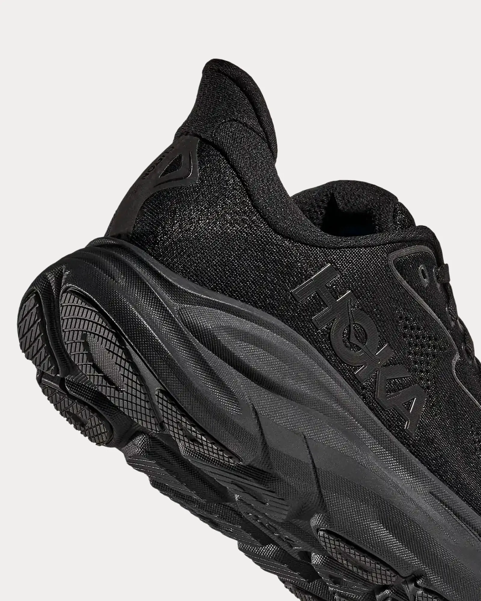 Clifton 10 Black / Black Running Shoes